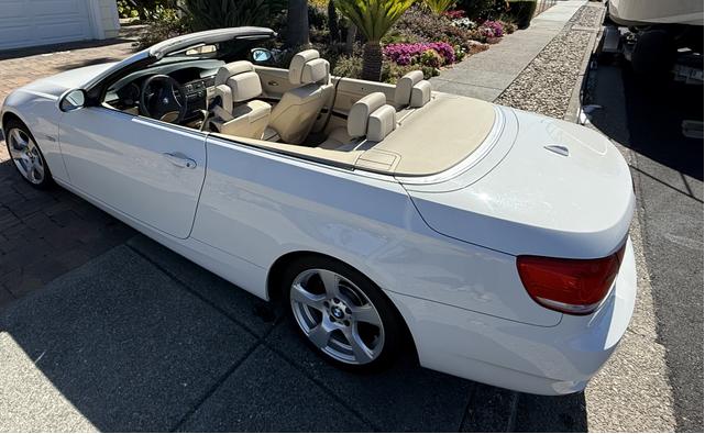 Photo of 2009 White BMW 328