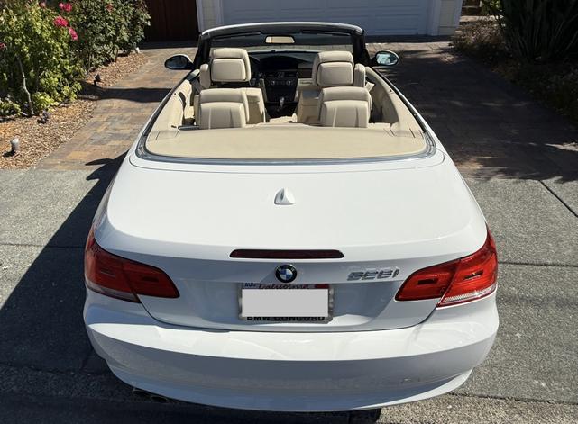 Photo of 2009 White BMW 328