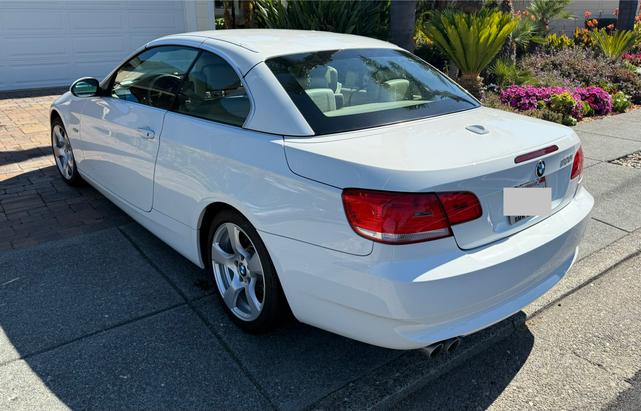 Photo of 2009 White BMW 328