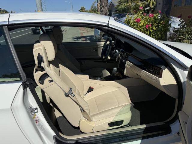 Photo of 2009 White BMW 328