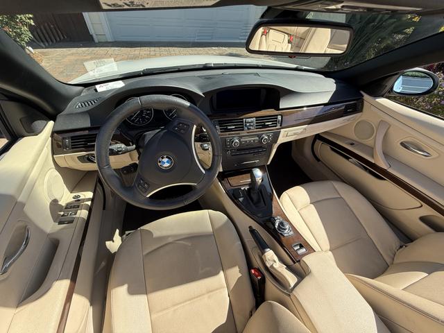 Photo of 2009 White BMW 328