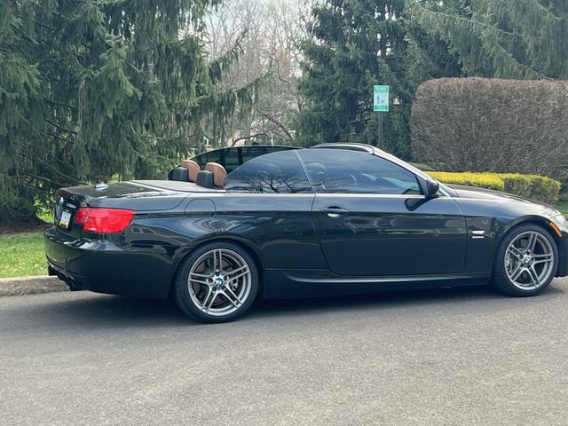 Photo of 2011 Black BMW 335