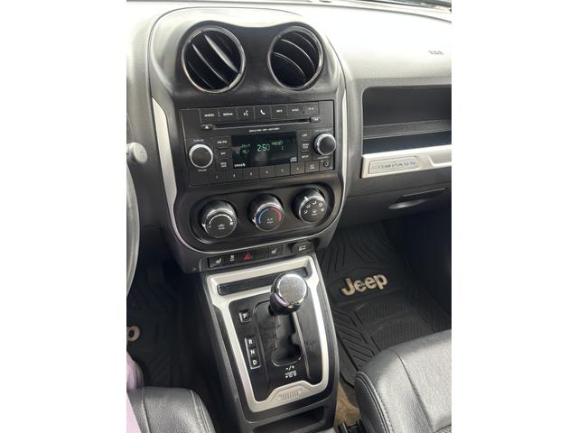 Photo of 2016 Gray Jeep Compass