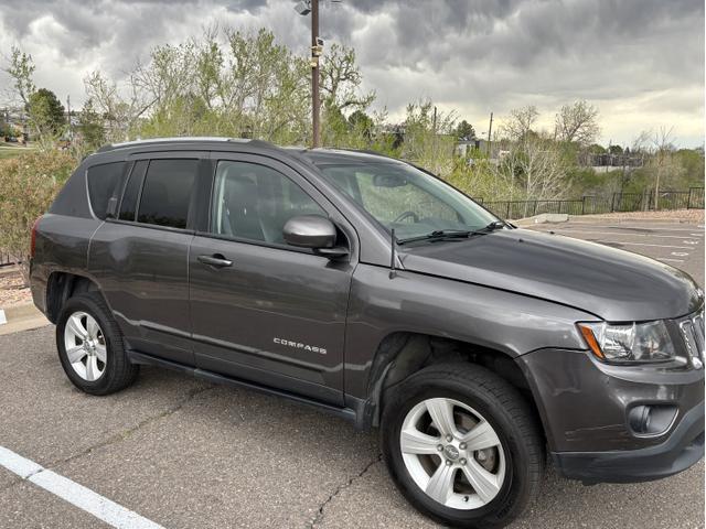 Photo of 2016 Gray Jeep Compass