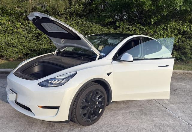 Photo of 2021 White Tesla Model Y