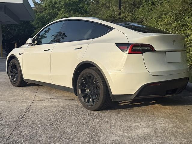 Photo of 2021 White Tesla Model Y