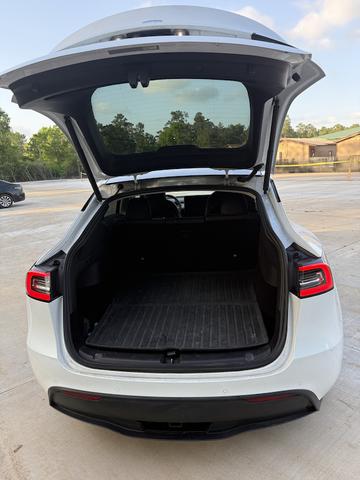 Photo of 2021 White Tesla Model Y
