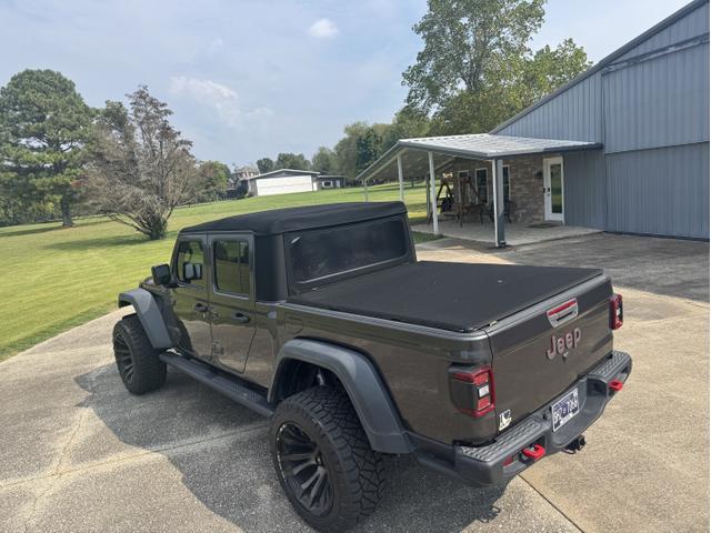 Photo of 2020 Gray Jeep Gladiator