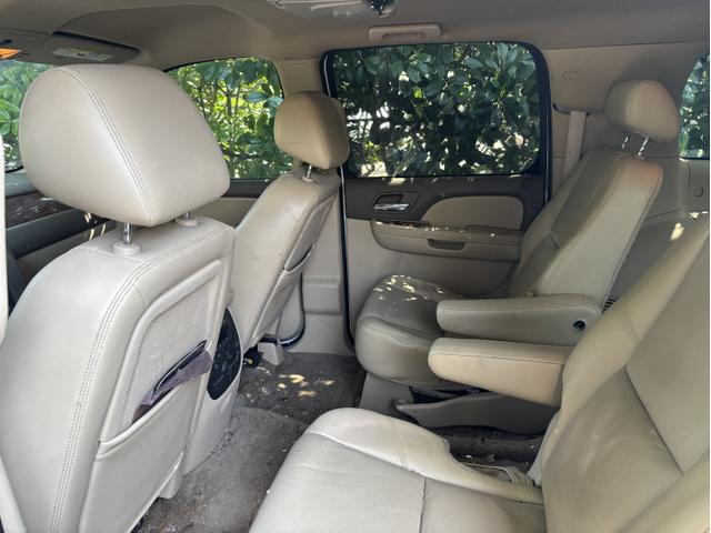 Photo of 2010 White GMC Yukon XL
