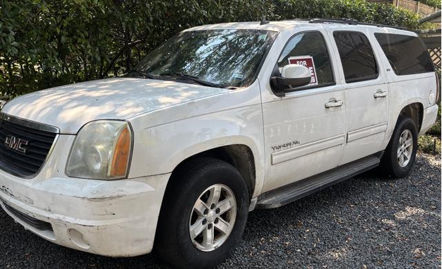 Photo of 2010 White GMC Yukon XL