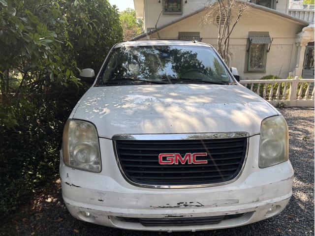 Photo of 2010 White GMC Yukon XL
