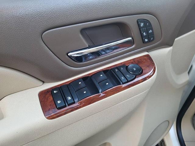 Photo of 2011 Beige Chevrolet Suburban