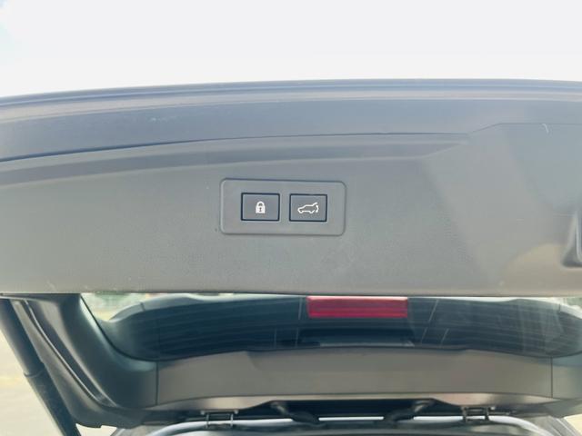 Photo of 2022 Gray Subaru Outback