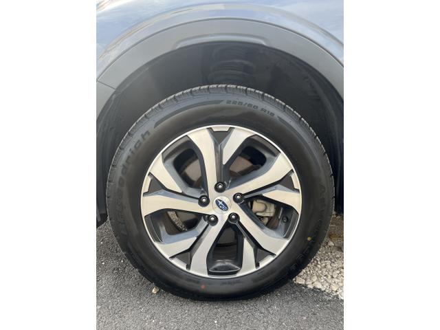 Photo of 2022 Gray Subaru Outback