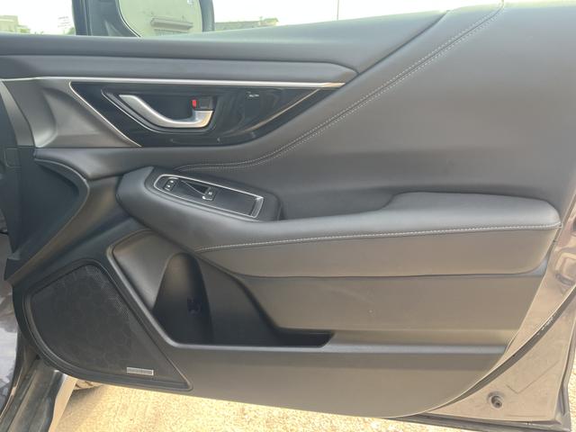 Photo of 2022 Gray Subaru Outback