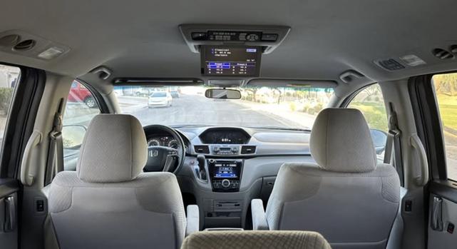 Photo of 2016 Gray Honda Odyssey