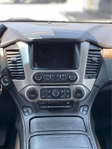Photo of 2018 White GMC Yukon