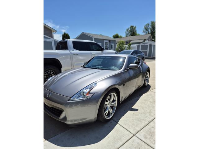 Photo of 2010 Gray Nissan 370Z