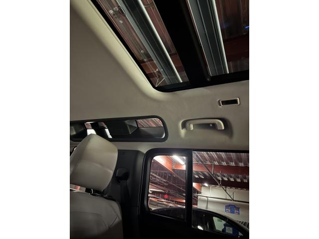 Photo of 2025 Gray Land Rover Defender