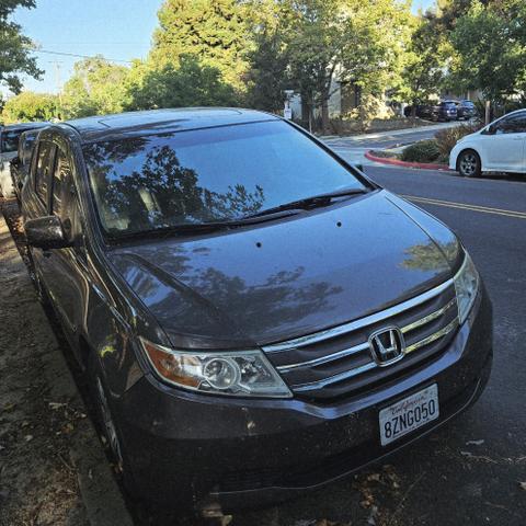 Photo of 2011 Gray Honda Odyssey