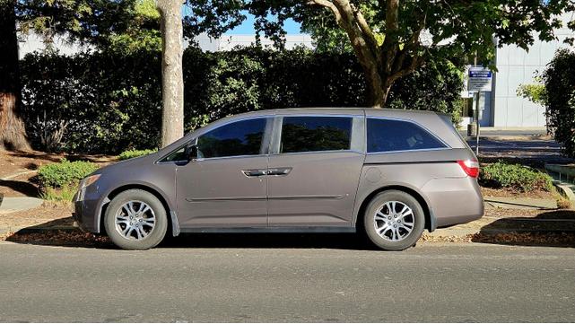 Photo of 2011 Gray Honda Odyssey