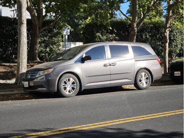 Photo of 2011 Gray Honda Odyssey