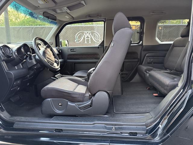 Photo of 2007 Black Honda Element