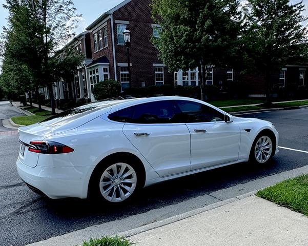 Photo of 2017 White Tesla Model S