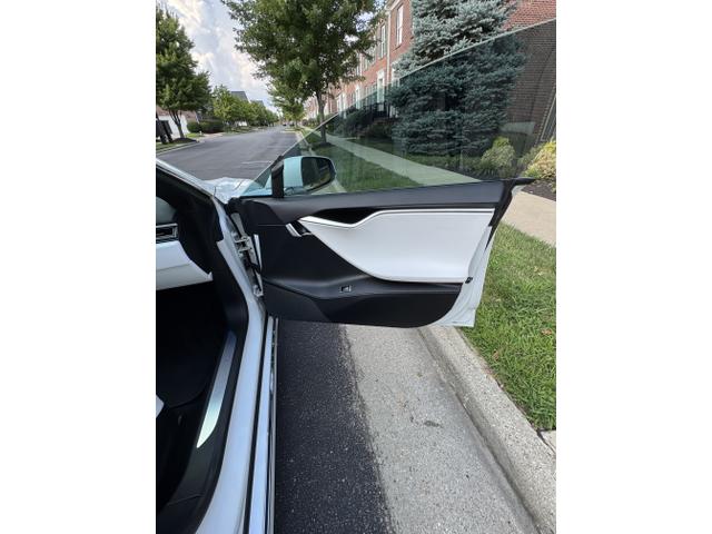 Photo of 2017 White Tesla Model S