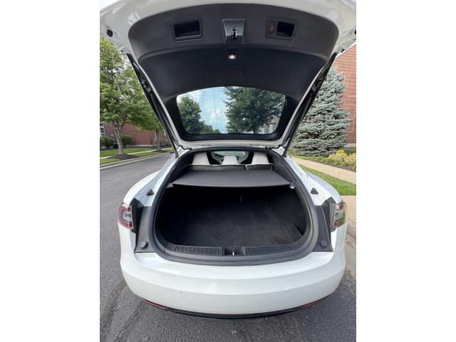 Photo of 2017 White Tesla Model S