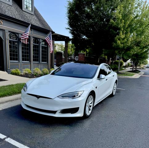 Photo of 2017 White Tesla Model S