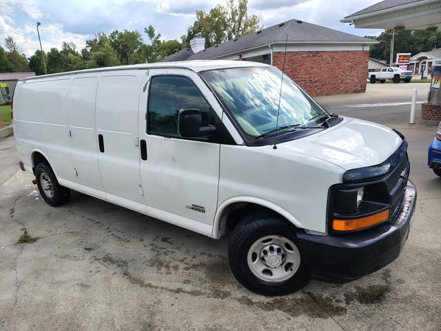 Photo of 2006 White Chevrolet Express 3500