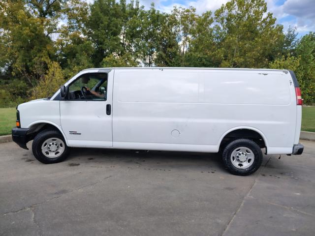 Photo of 2006 White Chevrolet Express 3500