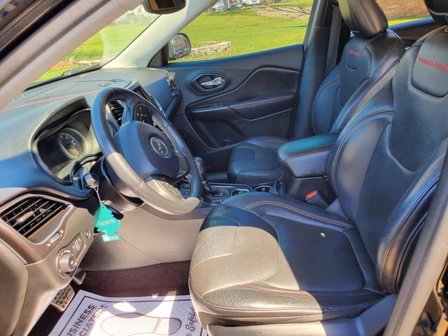 Photo of 2019 Black Jeep Cherokee