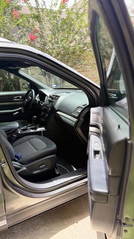 Photo of 2018 Gray Ford Explorer