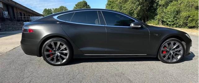 Photo of 2020 Black Tesla Model S