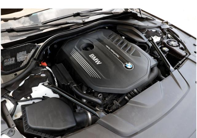 Photo of 2015 White BMW 740