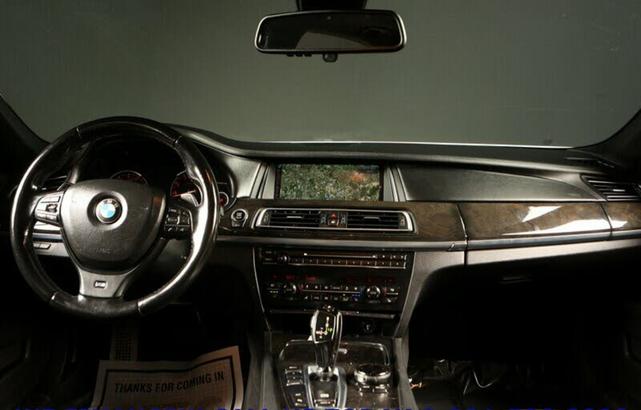 Photo of 2015 White BMW 740