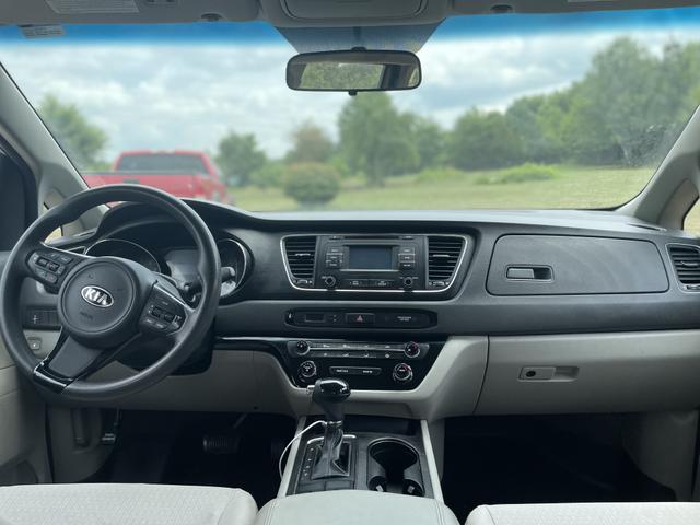 Photo of 2016 Beige Kia Sedona