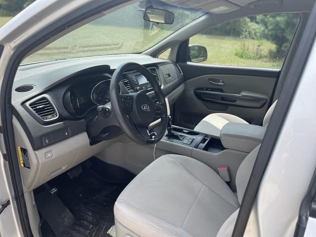 Photo of 2016 Beige Kia Sedona