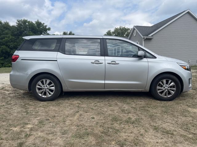 Photo of 2016 Beige Kia Sedona
