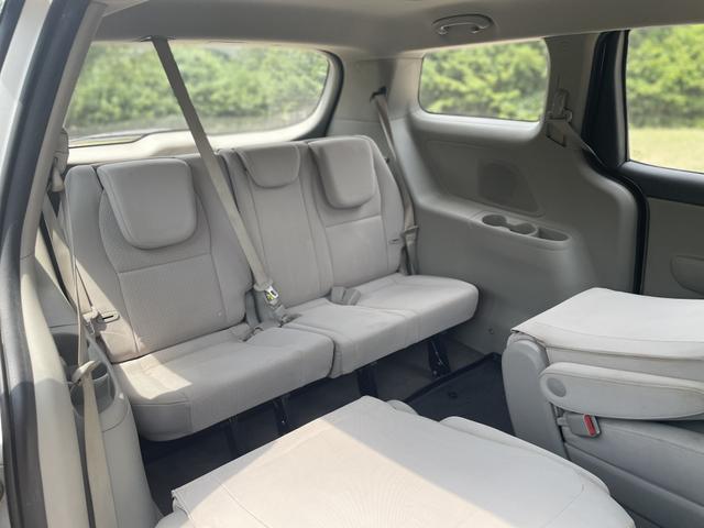 Photo of 2016 Beige Kia Sedona