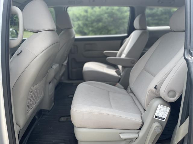 Photo of 2016 Beige Kia Sedona