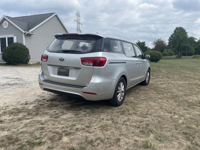 Photo of 2016 Beige Kia Sedona
