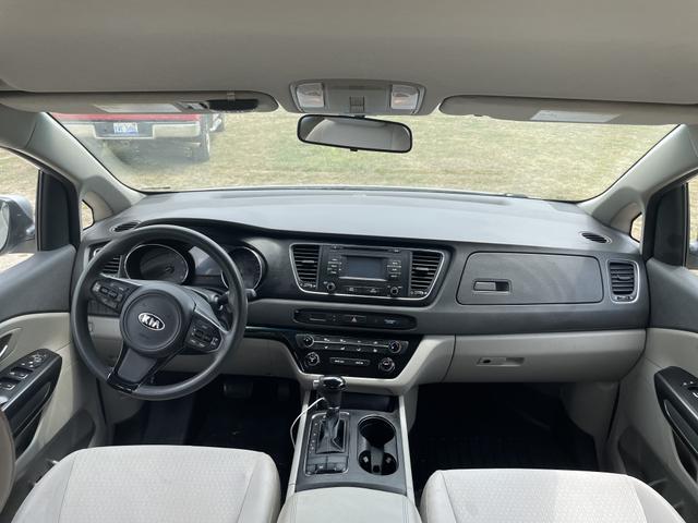 Photo of 2016 Beige Kia Sedona