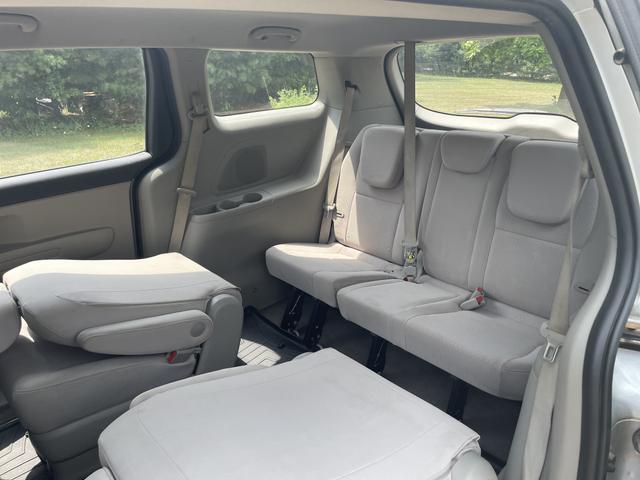 Photo of 2016 Beige Kia Sedona
