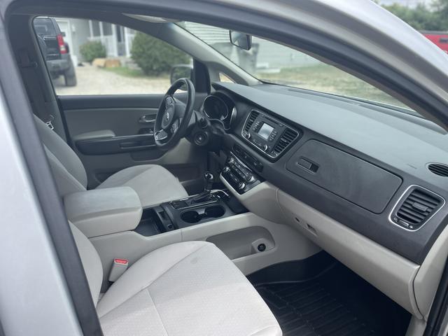 Photo of 2016 Beige Kia Sedona