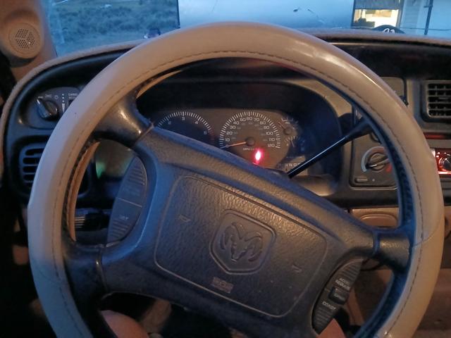 Photo of 2001 White Dodge Ram 1500