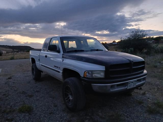 Photo of 2001 White Dodge Ram 1500
