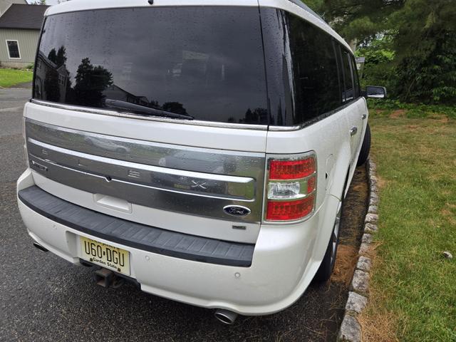 Photo of 2013 White Ford Flex
